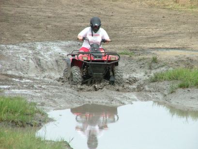 Red Rustler 260 XL entering mud